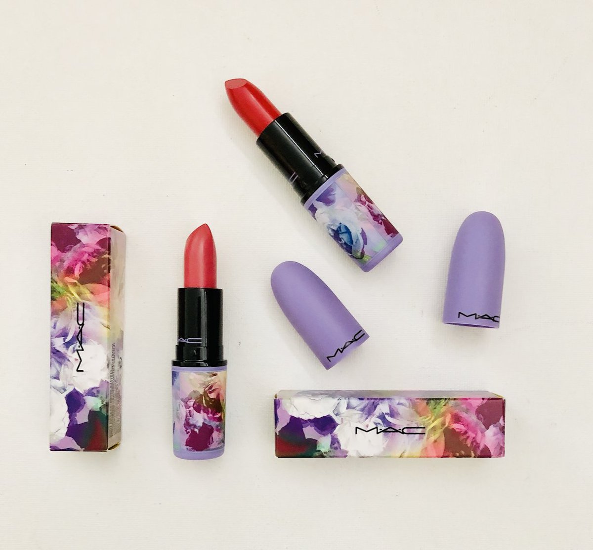Love MAC? I'm giving away this pair of collector lipsticks in shades La-Di-Dahlia and Tulip Service (great names) To enter, RT &amp; follow <a href="/davelackie/">dave lackie</a> (ends 17/08) #win