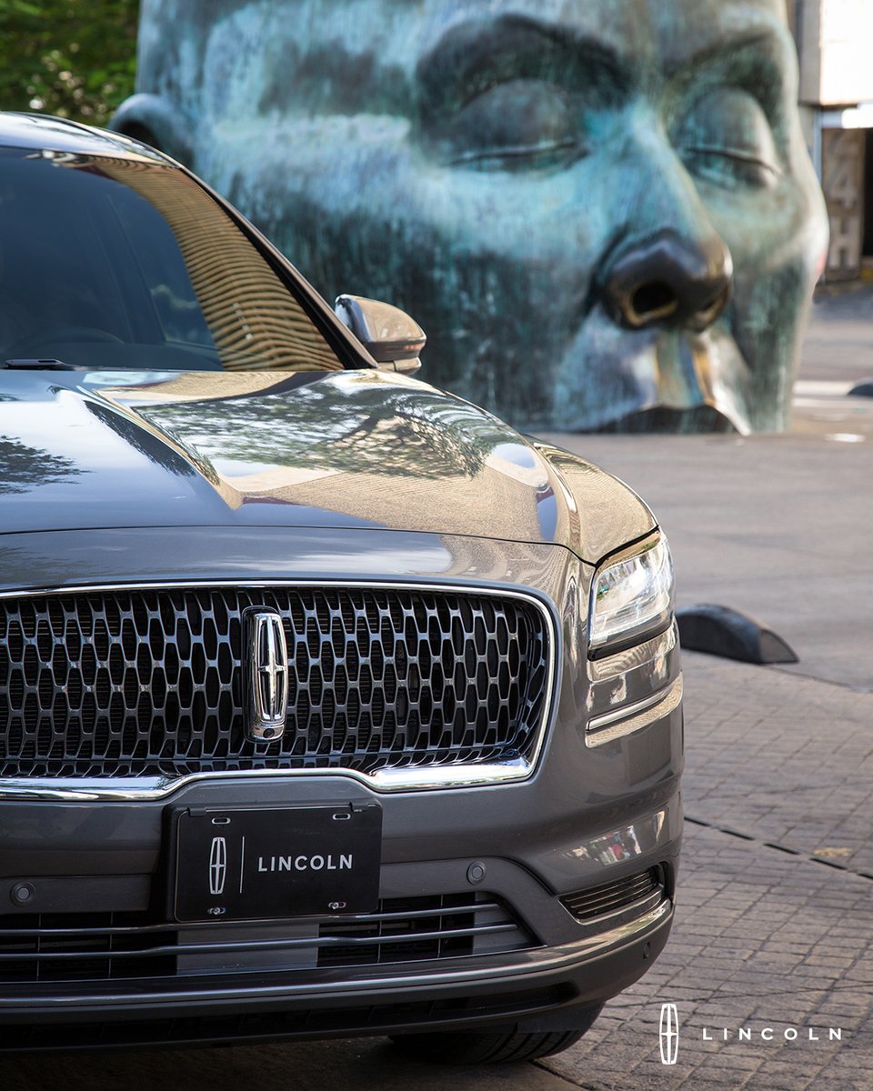 Visitamos algunas de las joyas arquitectónicas del centro de Guadalajara abordo de #LincolnNautilus. No te pierdas  en cada #TravelTuesday un rincón nuevo de la maravillosa Perla Tapatía. #EstoEsLincoln #LincolnMéxico