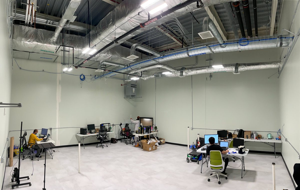 foxconniai's tweet photo. Take a look at #FoxconniAI's new lab 🥼 ⬇️ Here, engineers will collaborate on projects including the Cyber Lawn Mower, FOLO, and FOXEE.
#FoxconniAI #AI #CyberLawnmower #FOLO #FOXEE #Lab https://t.co/447XpGRcLB