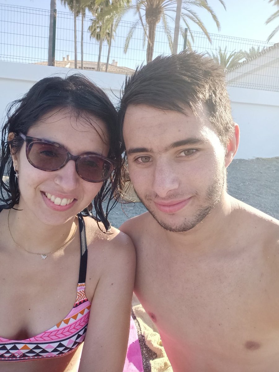 MarinaChicon's tweet photo. Con mi mejor amigo,que lo considero mi hermanito en la playa💖 https://t.co/0hZ2PFY3eW