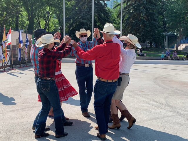 CS_DTA's tweet photo. As we all know #stampede2021 looks a-little different this year, but it didn’t stop some guests &amp; our volunteers from having a boot slappin’ good time this morning at Fluor Rope Square! Come on down and shake the dust off your boots now until Sat starting at 830AM. #yyc #yahoo https://t.co/0bZD3rbbtU