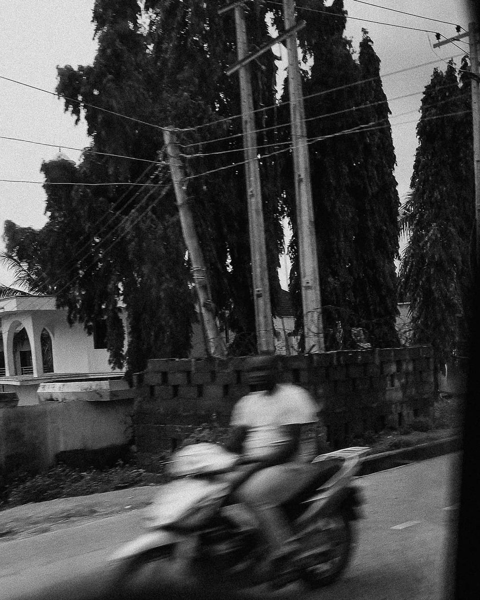 Kindblazemedia1's tweet photo. Africa Africa Africa we are born powerful we are born strong we are born great we don't have the DNA of giving up...#kindblaze
#photographer #landscapephotography #ourinheritance #documentaryphotography #documentary #roadwork #kogistate #igbera #kings #palace #africa https://t.co/IqSz1BXrjB