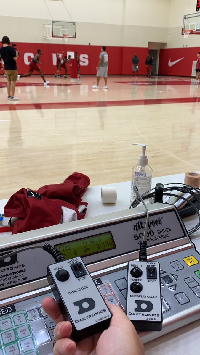 Return_Of_RB's tweet photo. Shoutout @Daktronics best in the game @RazorbackMBB https://t.co/OkTtZbdmMf