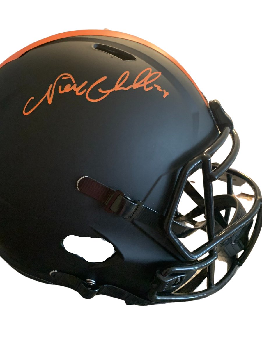 IQSportsMedia's tweet photo. 🚨GIVEAWAY🚨Let’s do this! Must RT and must be following to win

Autographed Nick Chubb replica helmet with Beckett cert. Giving away at 1,000 followers #Browns #brownstwitter #Cleveland #Chubb https://t.co/GAZwGndfts