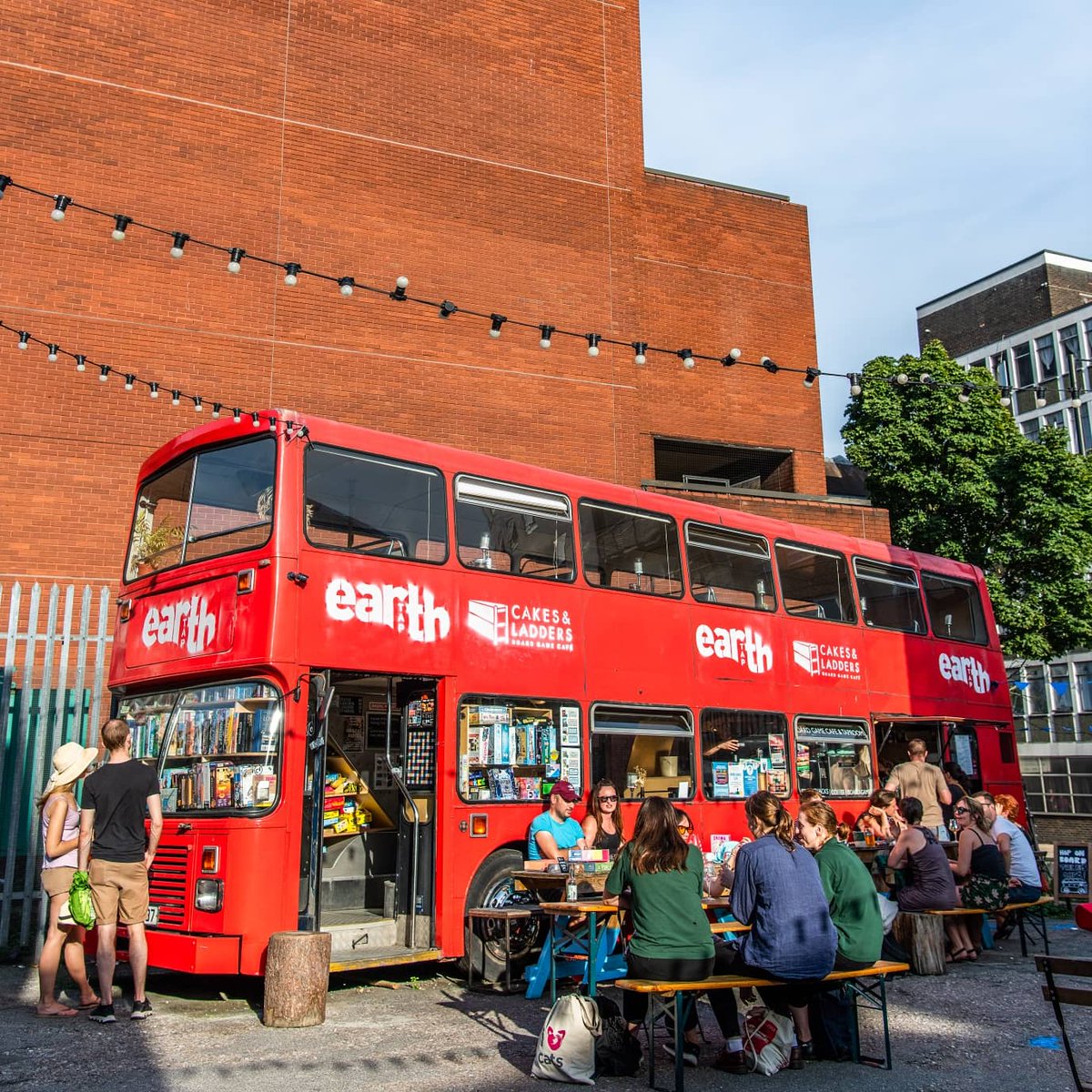 earth_tap's tweet photo. Our Bus buddies @cakesandladders are bidding farewell to @bluehouseyard at the end of Aug! Help us give them a farewell to remember on Sun 29/8. DM us for a table.🍻

P.S. If you can't make that date, we have the Haringey Arts Festival on this weekend for a preparty farewell!🤘 https://t.co/APpUFEe5dA