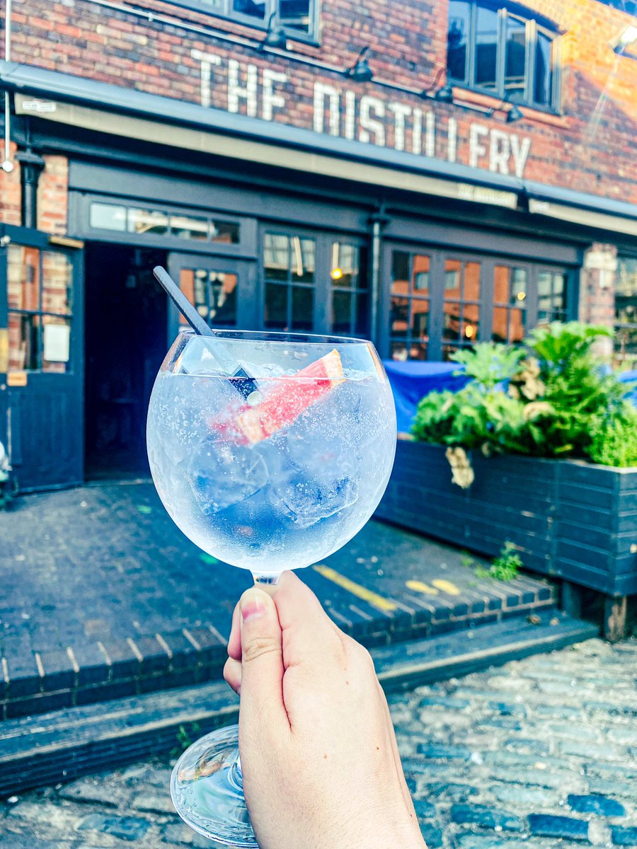 alex_ne's tweet image. Fantastic evening with @BhamRoundhouse kayaking around the city. Their kayak tours start next week and are honestly BRILLIANT! Would 100% recommend 🛶
Celebrated not falling out with a Roundhouse Gin at @DistilleryB16 🍸
