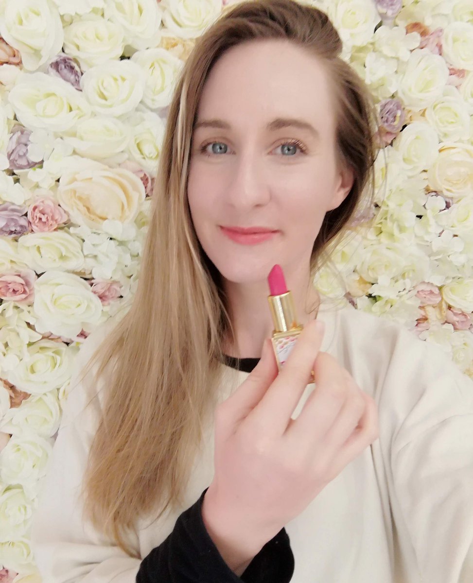 SimplyNourished's tweet photo. Here's a throwback pic to the day @thesuitcasedesigner and I learned how to make our own serums, toners and lipsticks with @vicslabkorea. in Seoul. 😍 https://t.co/4qxK0UWz97