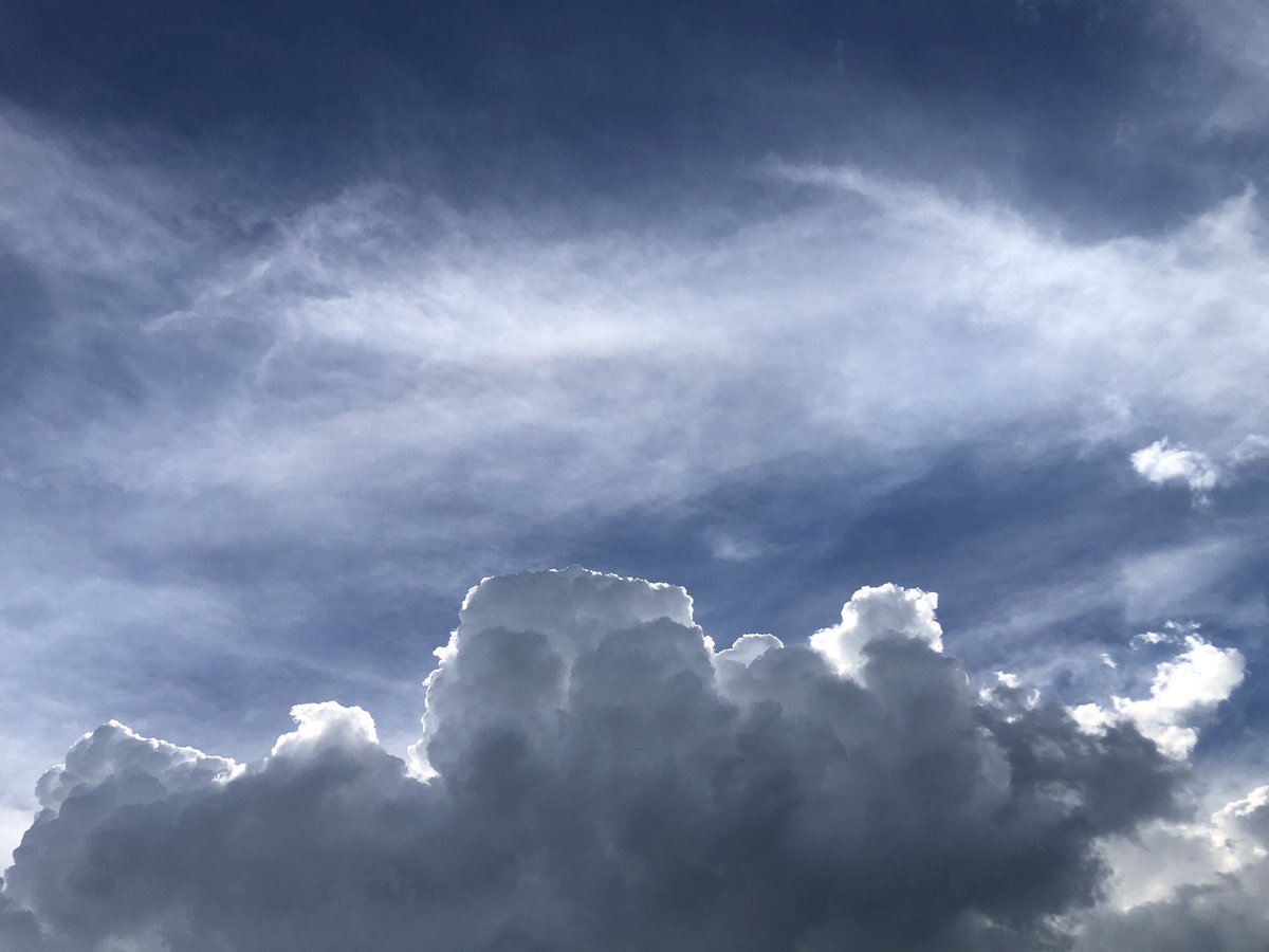 Anubhaupadhyay2's tweet photo. Next level madness, love ❤️ and hangover ☁️ #cloudates #aucapt #acapt #loveforclouds #cloudycloudy #SkyHigh #nofilterneeded https://t.co/L0gRneMaN3