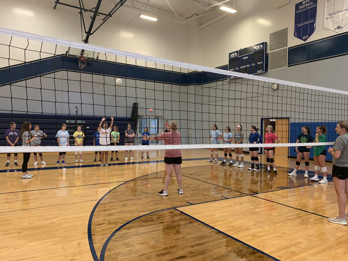 JHS_vball's tweet photo. Great couple days of VB camp so far!! Keep working hard in the gym and in the weight room!! #finetuningskills #strongerfasterhigher #iplayforher @R7Activities @vball_ms @DanbyRT https://t.co/YgYGDySXyH