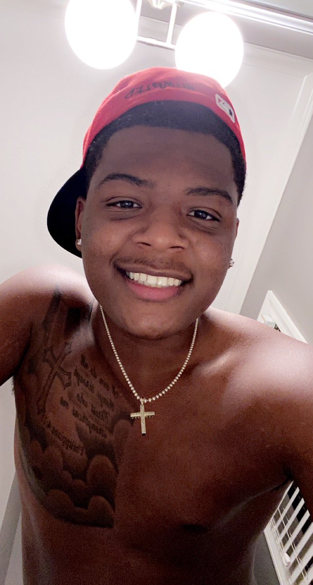 TyWard25's tweet photo. #WhosWhoOfOleMiss 

-Ty Ward🥇😈

-secondary education major🎓

-Tupelo Ms

-I love to workout🏋🏾 and hoop🏀 I’m real chill and not with the BS🗣….. Also looking for a roommate for an apartment https://t.co/9srXAv5ubj