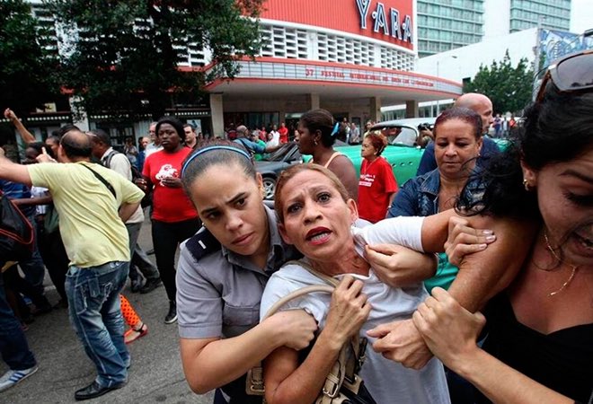 Dario_Madrid_F's tweet image. Cuba es una dictadura: no existe la independencia judicial, la soberanía no reside en el pueblo, no existen elecciones libres, sólo puede gobernar el Partido Comunista, no existe la libertad de prensa, de expresión y de manifestación, encarcela por sus ideas,… #CubaLibre