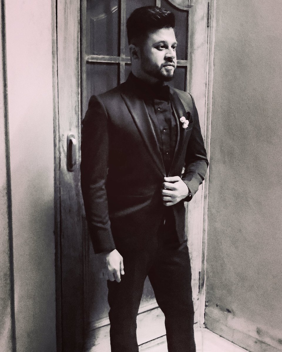 rahul_thahryani's tweet photo. I am not here to fit into your world,
I am here to make my own.
#tuxedo #styleoftheday #classymen #manwithclass #suitup #tuesday https://t.co/vn0VZdEnmk