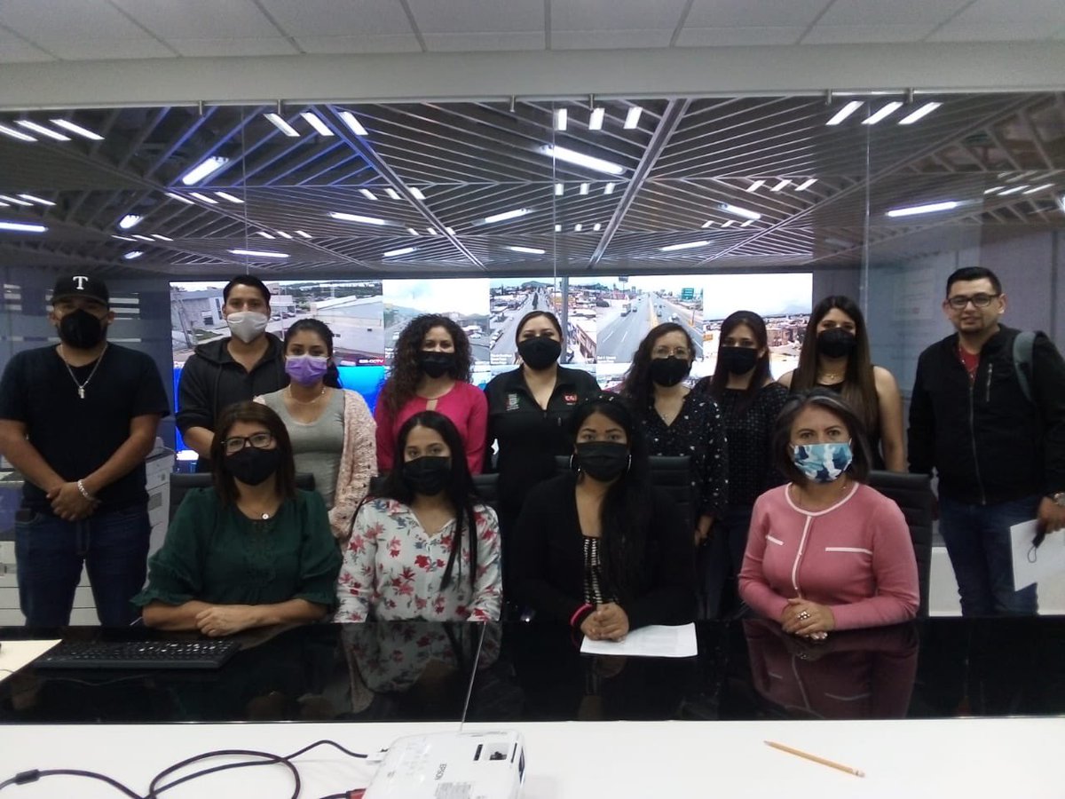 SSPCOAH's tweet photo. En cumplimiento a los estándares de #AcreditaciónCALEA directiva 5.2.10 “Entrenamiento Especializado” expertos del #CESAME capacitan a personal del 911 a fin de que puedan ofrecer contención emocional que contribuya a disminuir el índice de suicidios en el estado. https://t.co/fiOqW5IYmo
