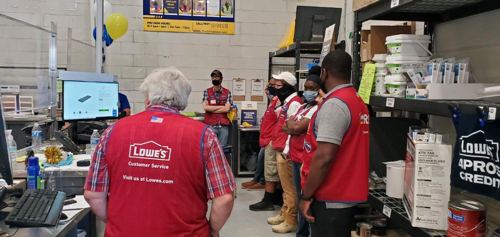 HolstonLewis's tweet photo. ASM’s Alesia and Bill Leading the Team for our PRO/Specialty Spotlight today at Lowe’s DC 3256 @LowesDMV @BenitoKomadina @AndraeBailey84 https://t.co/FI1wx6ki6q