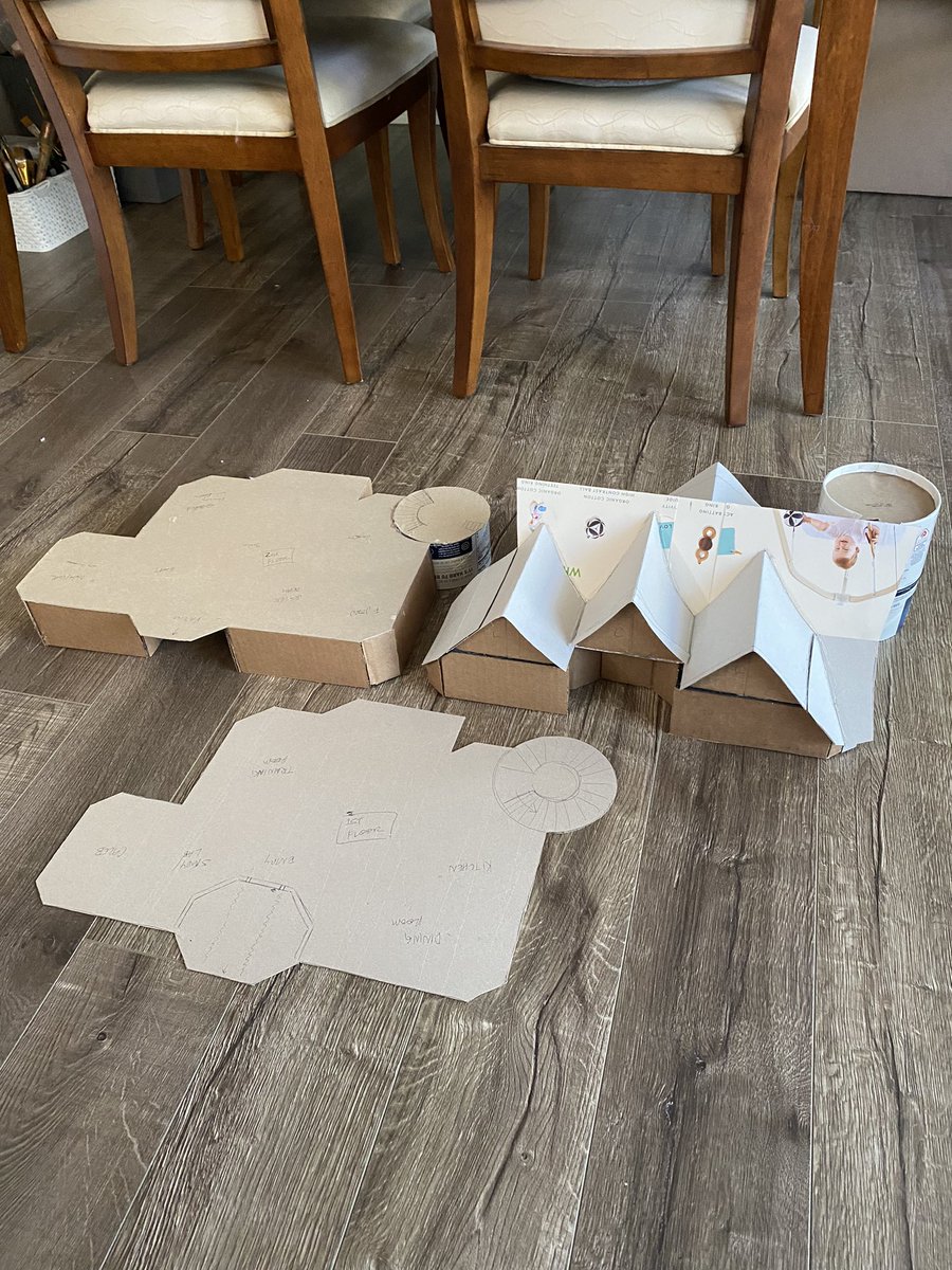 effekted_'s tweet image. Added the roof to my 28mm Xhorhaus! Now to start skinning it in foamboard! #xhorhaus owned by @CriticalRole