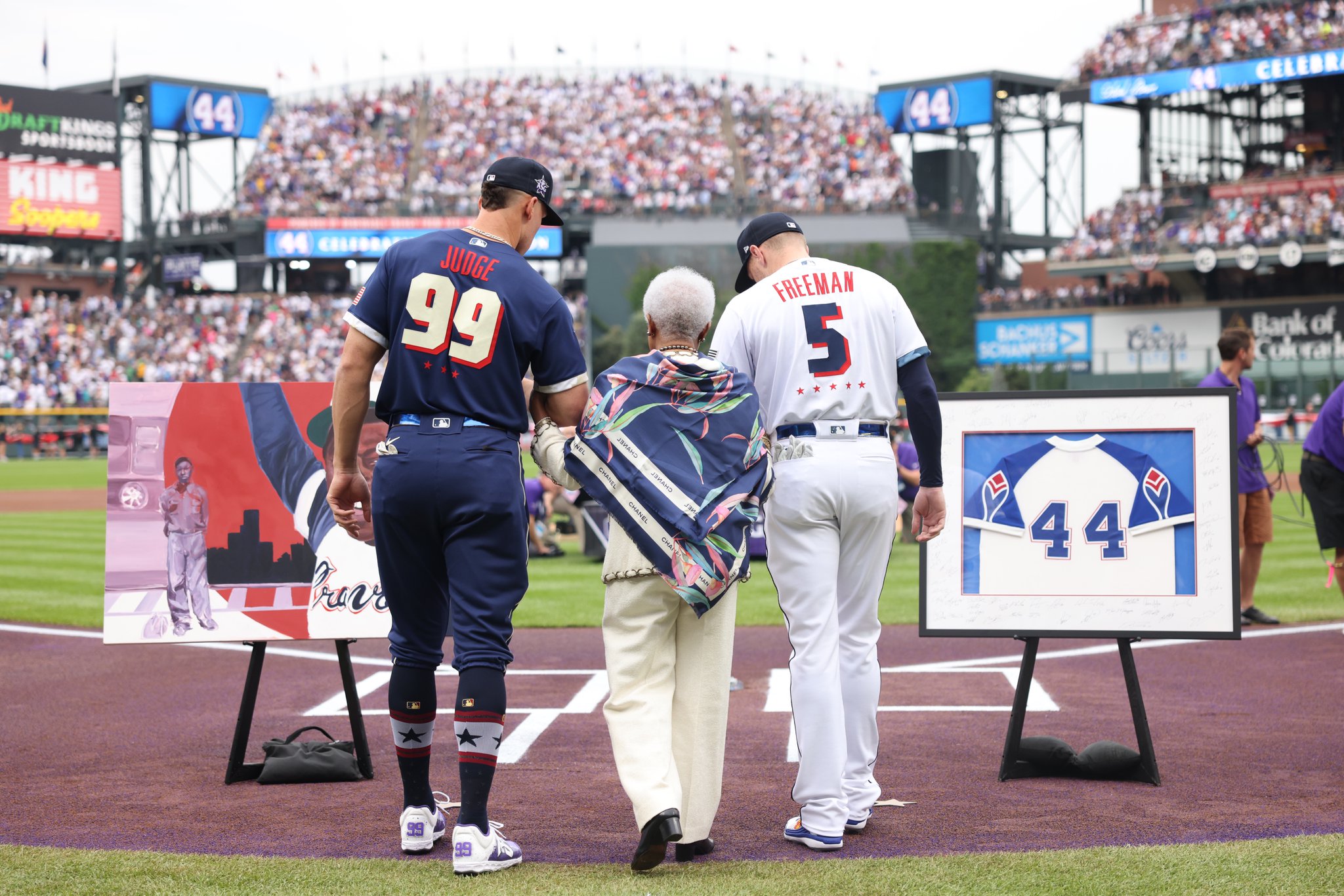 MLB on Twitter "A standing ovation for Billye Aaron. 💜…