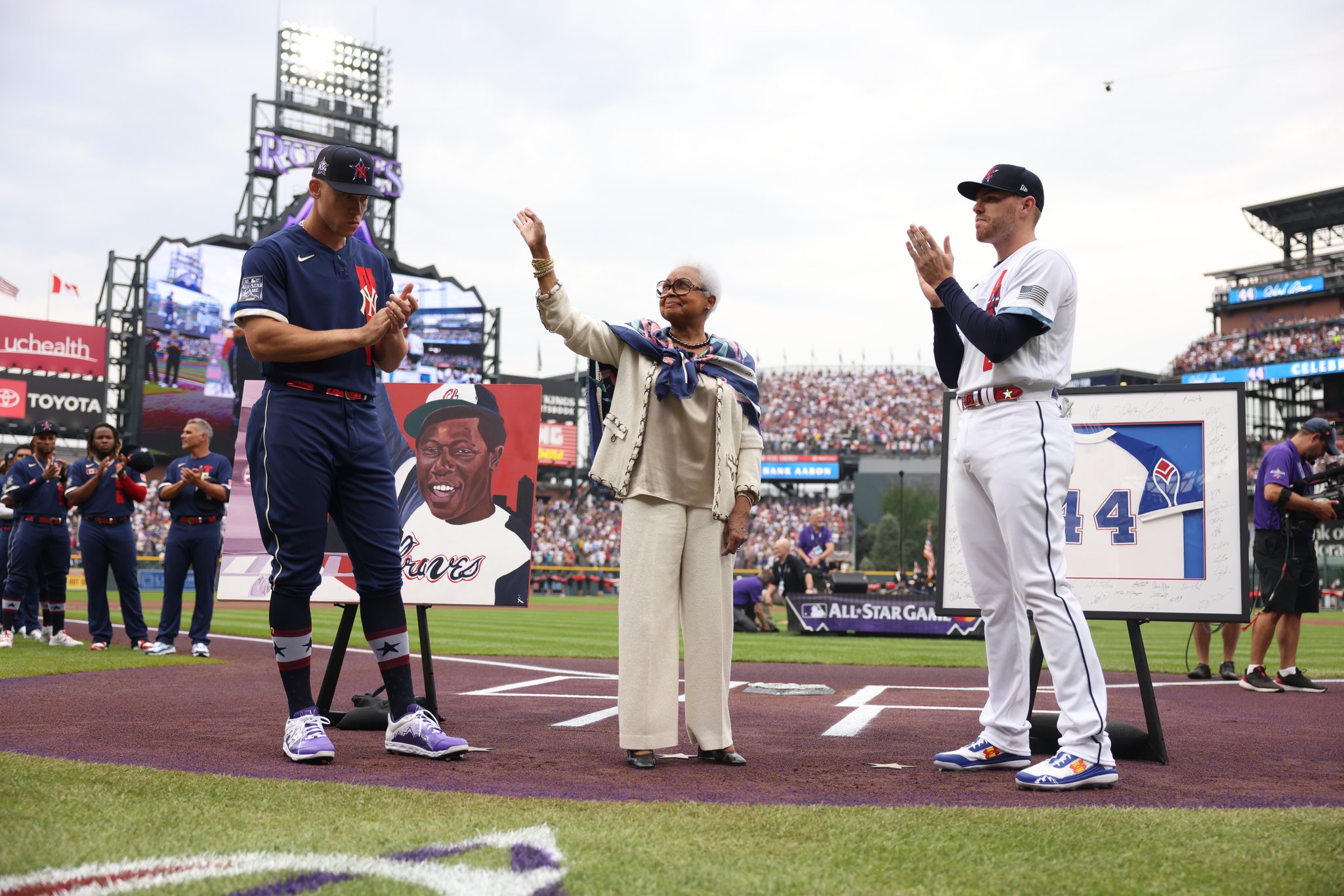MLB on Twitter "A standing ovation for Billye Aaron. 💜…