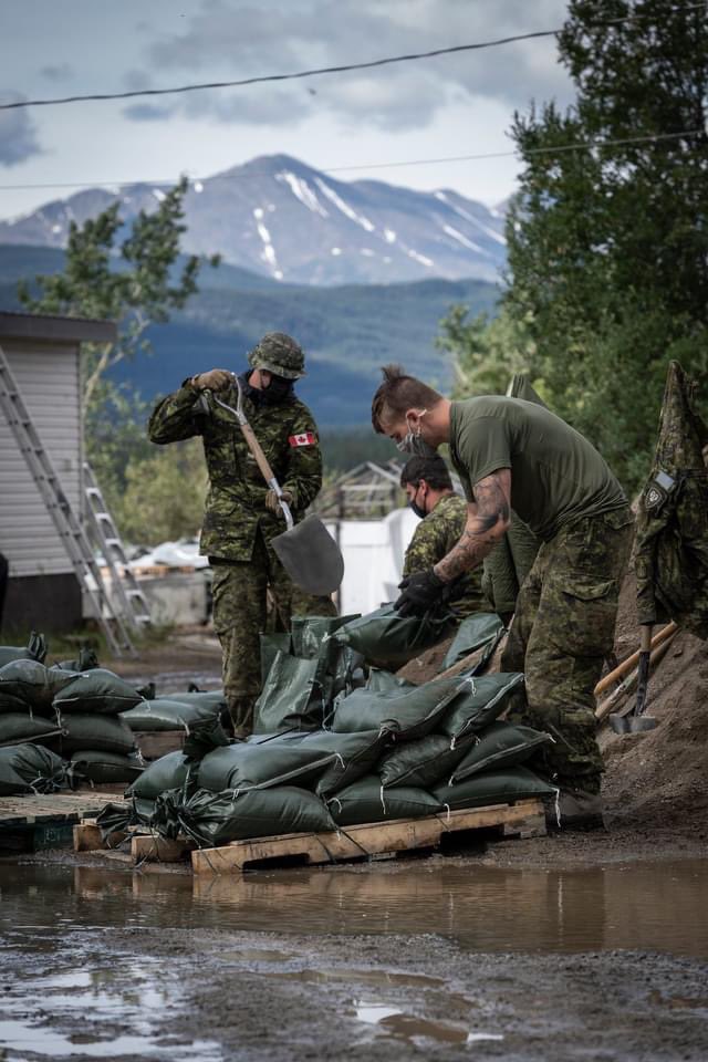 0darkthirsty's tweet photo. Just doing the business in the Yukon. That’s yours truly on the right. https://t.co/wV7yaCB2kE
