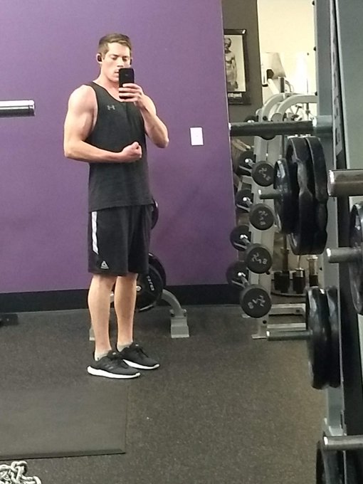 I never post gym selfies but someone just asked me for some, so here you go...  #gym #abs #bodybuilding<a href="/tag/gym"class="tags"><span>#gym</span></a><a href="/tag/bodybuilding"class="tags"><span>#bodybuilding</span></a><a href="/tag/abs"class="tags"><span>#abs</span></a>