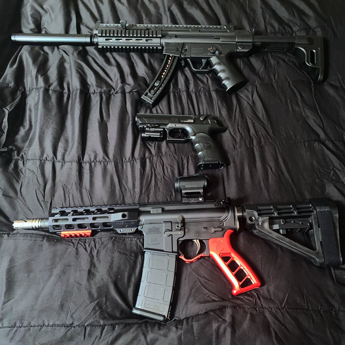 Maken_Ez's tweet image. Different calibers for different reasons @GroundStan  #FKGC