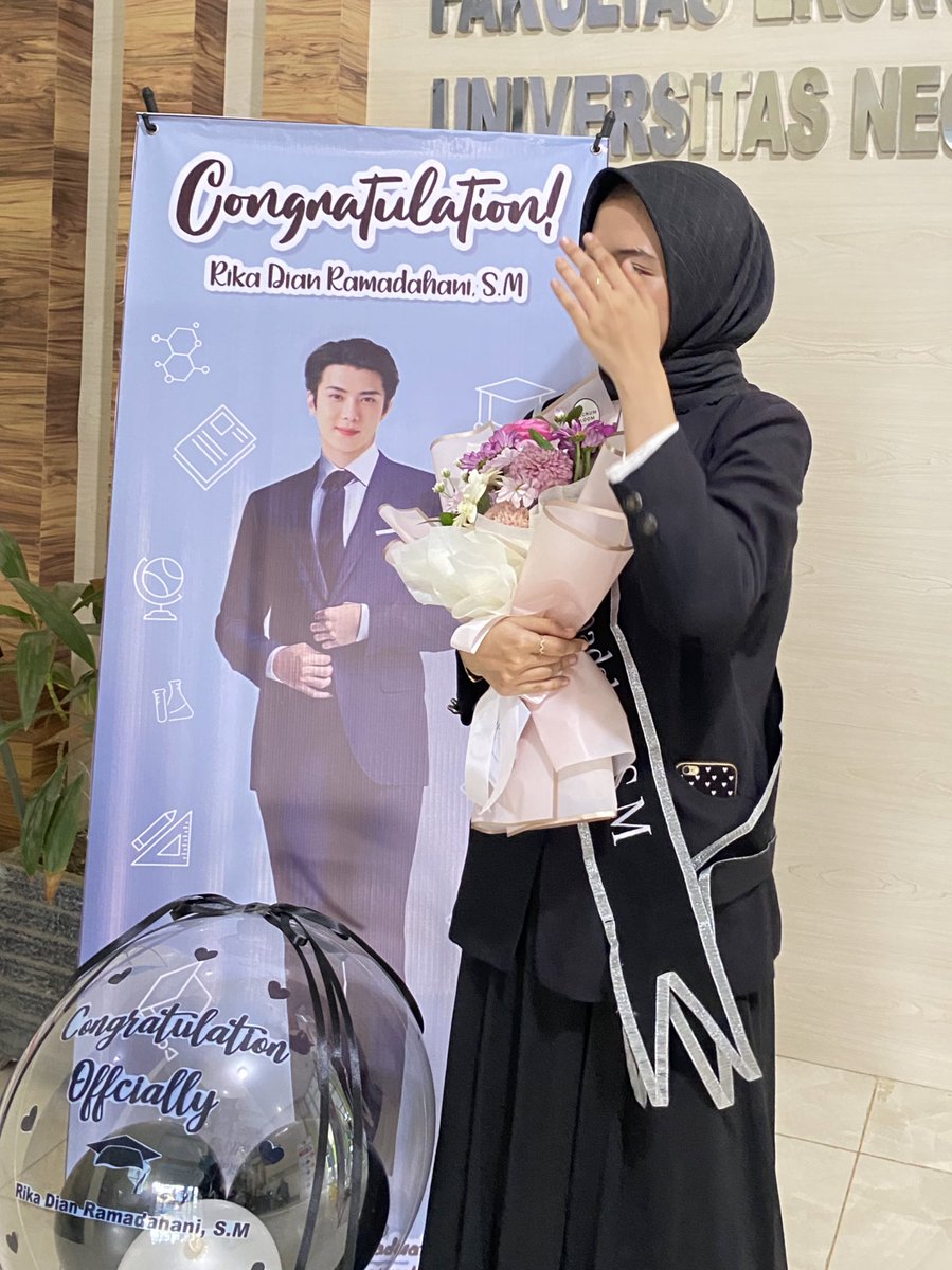 riikaadian's tweet photo. Alhamdullilah terimakasih yaallah, orgtua,keluarga dan teman temanku yg sangat baik 🖤✨🥰 https://t.co/XAMdZQyHls