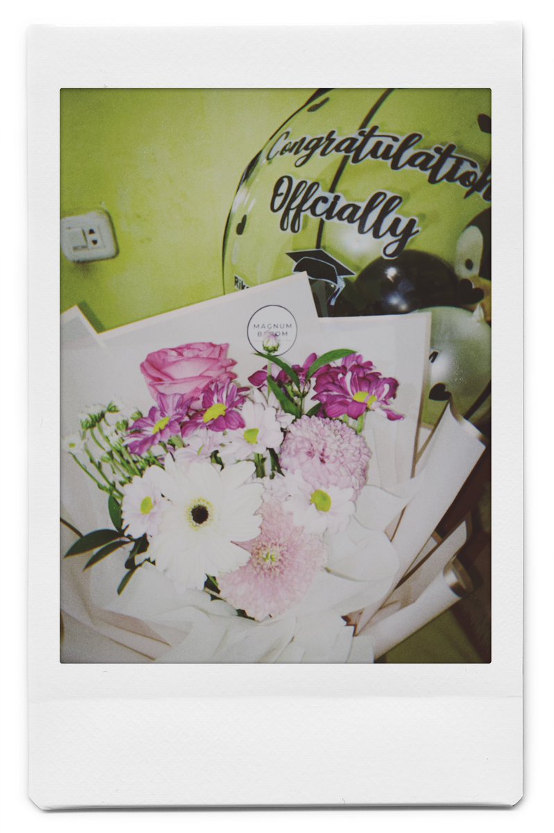 riikaadian's tweet photo. Alhamdullilah terimakasih yaallah, orgtua,keluarga dan teman temanku yg sangat baik 🖤✨🥰 https://t.co/XAMdZQyHls
