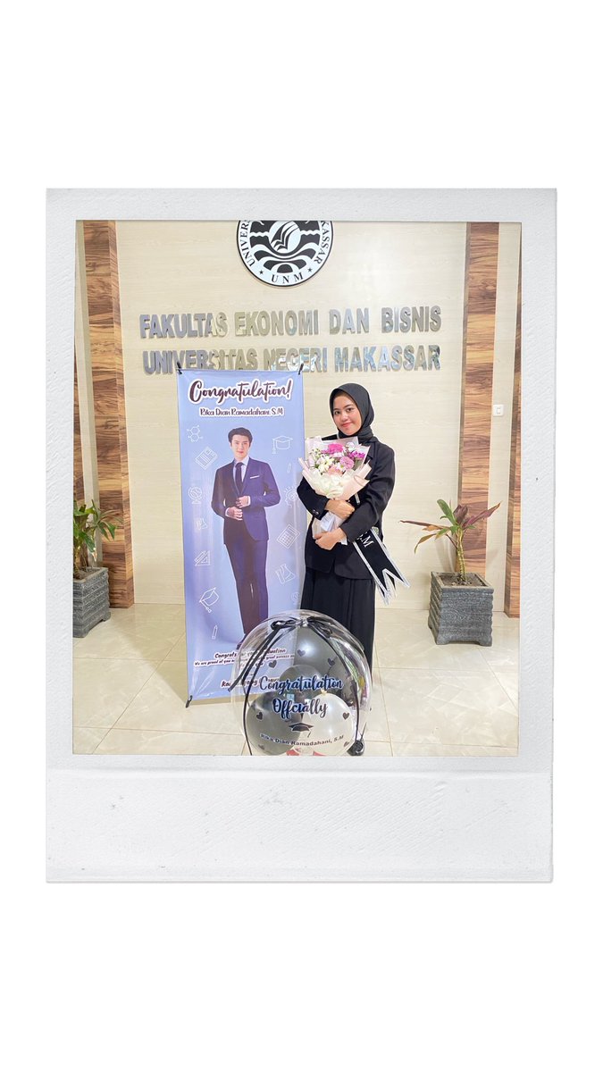 riikaadian's tweet photo. Alhamdullilah terimakasih yaallah, orgtua,keluarga dan teman temanku yg sangat baik 🖤✨🥰 https://t.co/XAMdZQyHls