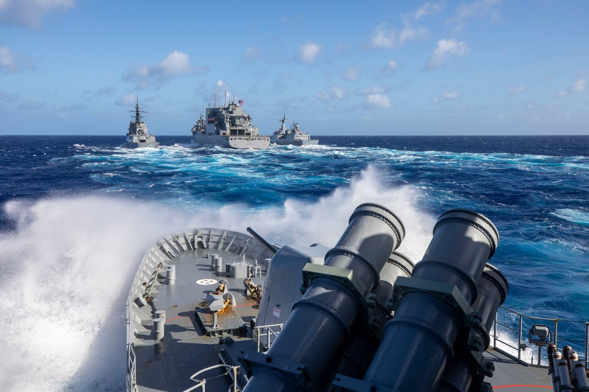 Australian_Navy's tweet photo. #ThrowBackThursday
#HMASHobart and #HMASStuart conduct replenishment at sea approaches with USNS Carl Brashear and ROKS Choi Young during Exercise Pacific Vanguard 2019 for the East Asia Deployment.
📸: LSIS Tara Byrne #AusNavy #YourADF #PACVAN https://t.co/sZZif3iZw3