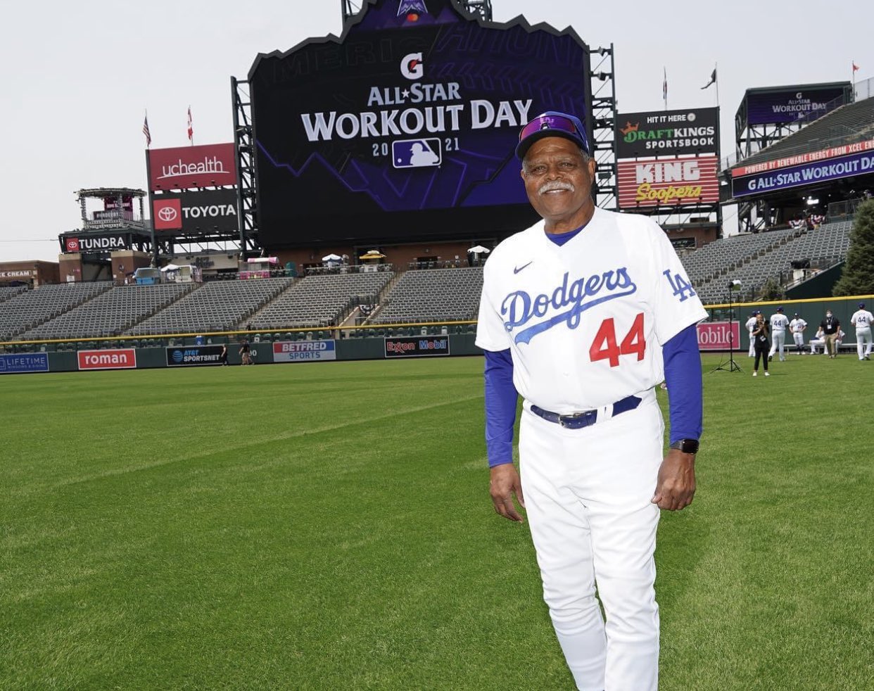 レジースミスベースボール ジャパン Rhkトレーディング Reggie Smith Baseball オールスター戦が始まりました レジースミスがナショナルリーグの名誉コーチとしてベンチ入りしてます 大谷選手の選出で盛り上がってます 背番号４４は故ハンク アーロン氏