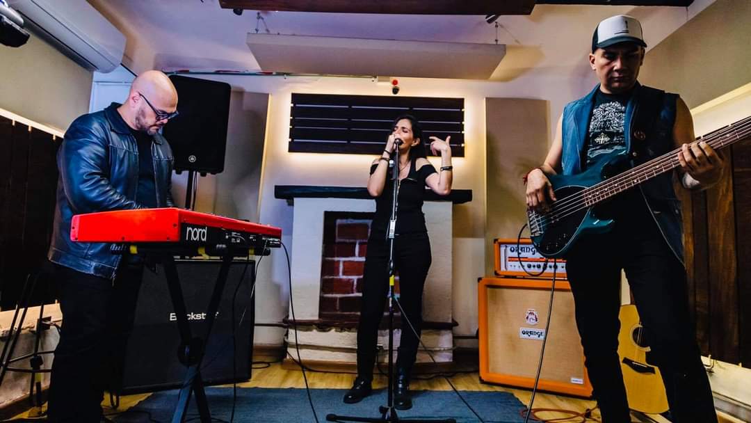 Ibero909FM's tweet photo. Hora de zarpar con una hora de #MúsicaEmergente en #Tracker909 
Presta oídos a las propuestas de @witchcomusic @judaslibre @CoqueTornado @jeremykiing2021 @cuchillasband #TheEternalNow #YalKalel #LunaValle #Hernanrubenz

Con @danylagarza y @mariipeanuts

En https://t.co/7gU6F6ENxQ https://t.co/Bgru8nOLr4