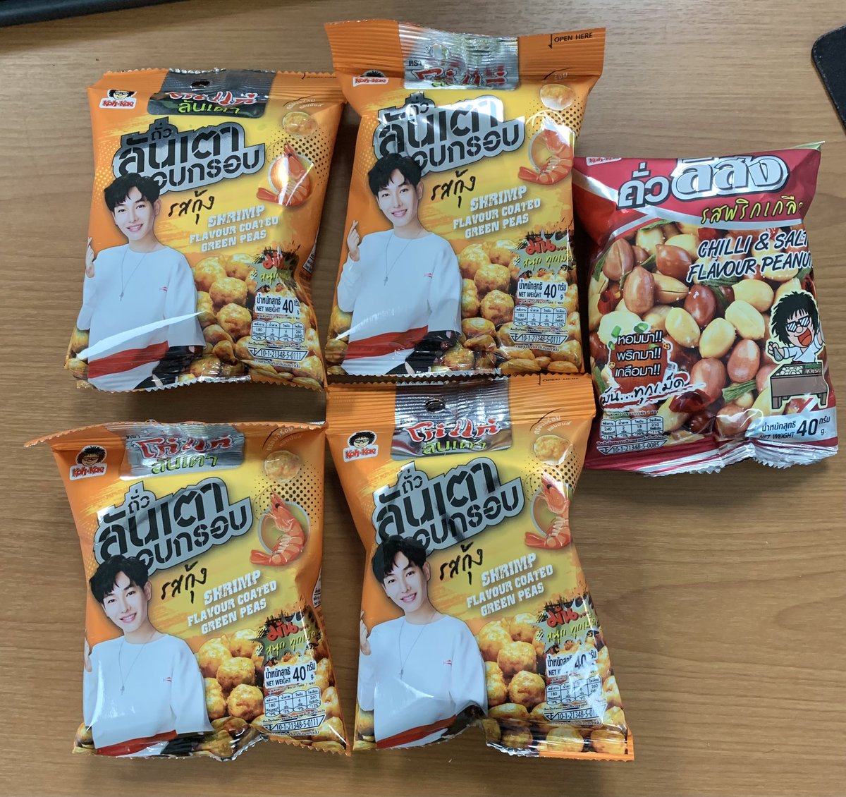 palitohbabe's tweet photo. ตามหาโก๋แก่ต้อนรับวันใหม่เยย ได้มาแค่นี้เอง เรยหยิบพี่โก๋อีกรสมาด้วย เด่วเยนๆไปตามต่อ มอนิ่ง��่ะนุช

#โก๋แก่ลันเตาxPeck
 #702มอร์นิ่งรับวันใหม่
#เป๊กผลิตโชค https://t.co/vjF8dczETG