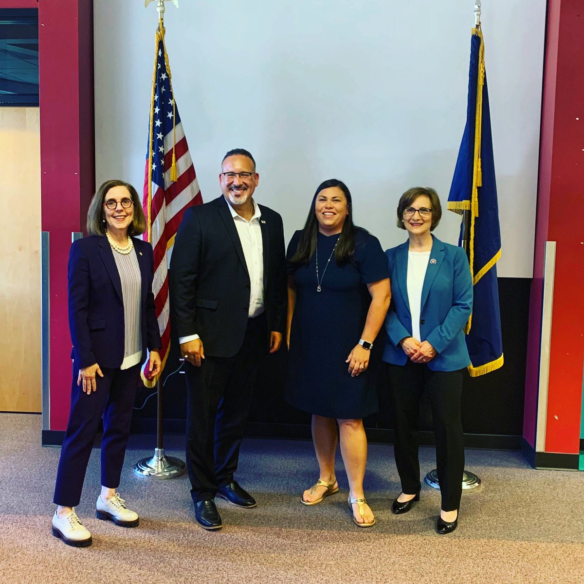 Super rad to meet @SecCardona today on his #BuildBackBetter tour. @POTUS is transforming how we think about infrastructure with his #AmericanFamiliesPlan investing in families is the backbone of our economy. Flanked by some amazing leaders here @suzannebonamici  @governorbrown