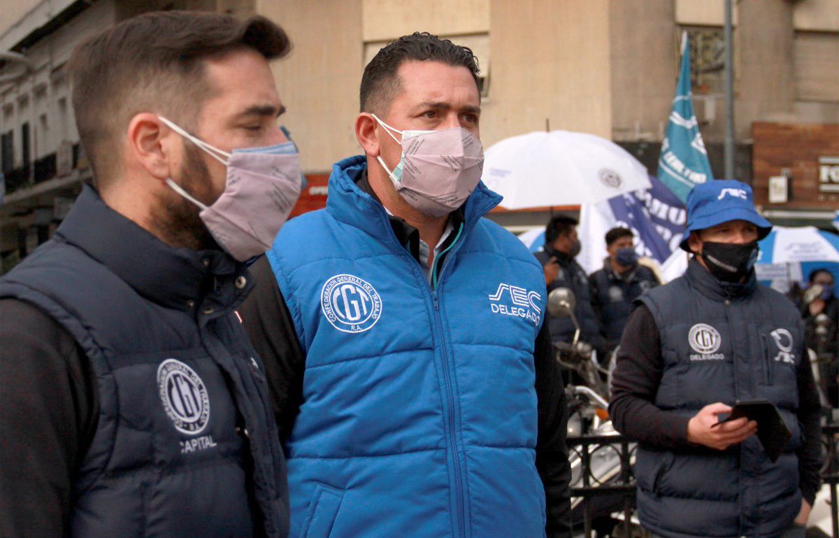 La juventud sindical de comercio acompañó la movilización de lxs trabajadorxs de Garbarino en defensa de los puestos de trabajo y el pago de salarios. 
#SoyComercio #SoyAzul 
<a href="/sabriparedessec/">Sabrina Paredes</a> <a href="/Sergio_OrtizOk/">Sergio Ortiz</a> <a href="/CarlosPerezSEC/">Carlos Pérez</a> <a href="/MGonzalezSEC/">Marcela González</a> <a href="/Rociotweet/">Rocio Victoria Rios</a> <a href="/ChrisSosaSEC/">Christian Sosa</a> <a href="/MilitanteSEC/">Agrupación Comercio Militante ✌🏽</a>