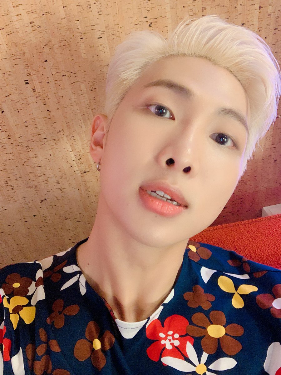 [#Taither]

Aún si el concierto es en live no pude no ponerme bonito para él.
Trataré de no gritar mucho mis vecinos van molestarse aunque casi va a ser algo imposible.
#BIAILLA
#131STREAM
ㅤㅤㅤㅤㅤㅤ