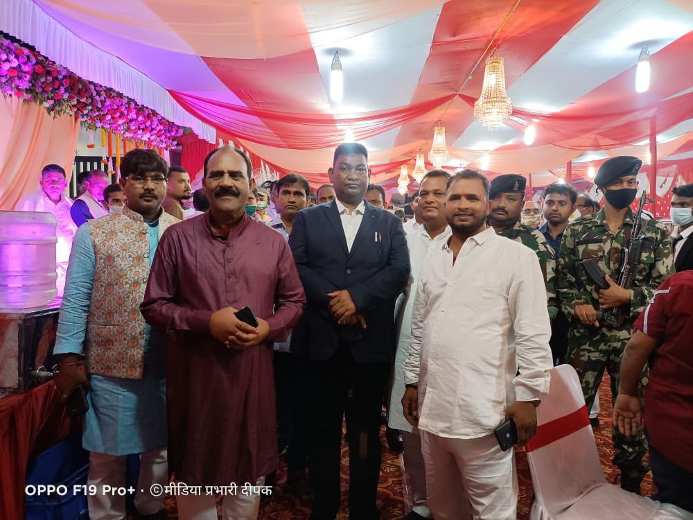 आज हाउसिंग कॉलोनी बारियातू में युवा राजद प्रदेश अध्यक्ष श्री रंजन यादव के भतीजा डॉक्टर निशीकांत यादव के तिलकोत्सव कार्यक्रम में शामिल हुए।