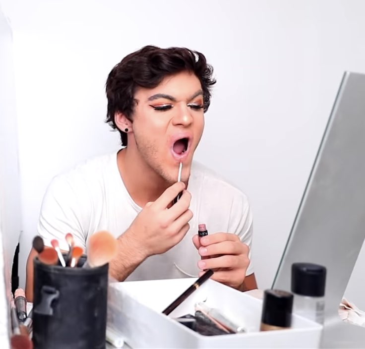teasistersquad1's tweet photo. me getting ready at 3am for… https://t.co/P1AtimjaY7