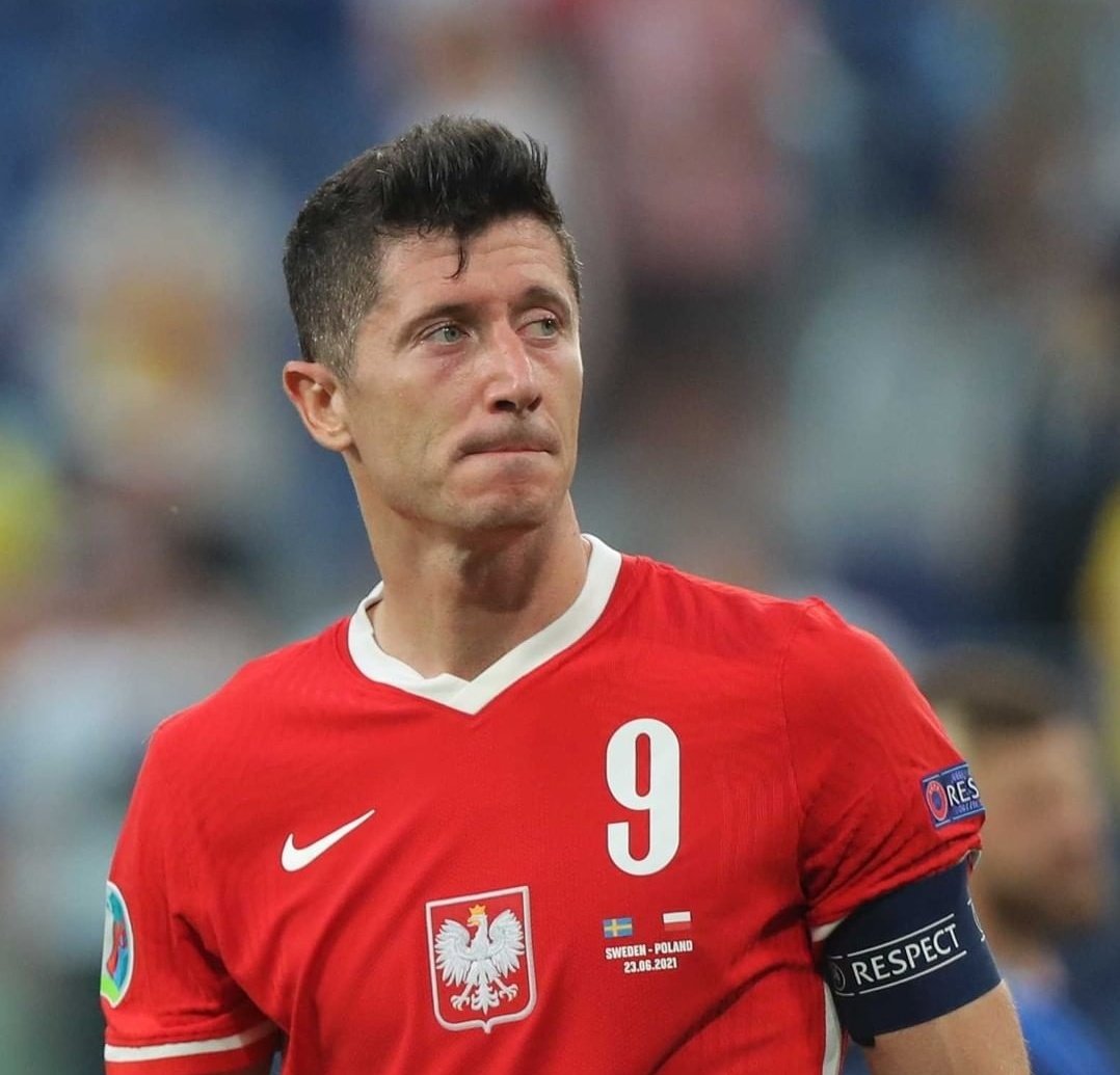 BarcaWorldwide's tweet image. Robert Lewandowski: "After what happened at the copa America, I think it's going to be even harder to win the Ballon D'or award but I don't mind losing it to the Best player of all Time"