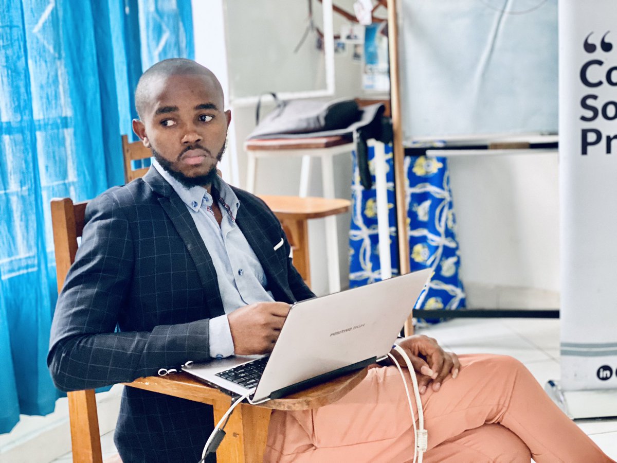 FidbaGraphics's tweet photo. #Jour2 de la 2ème session de la formation en Communication Visuelle.
Malgré le froid qui a frappé #Goma, nous avons poursuivi nos séances de formation.
Nous félicitions tous les apprenants du jour.
Rendez-vous demain pour un nouveau chapitre.
#fidbagraphics https://t.co/SlgNZbZsMZ