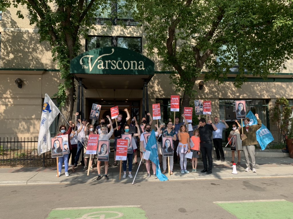 apaulagetics's tweet photo. Inter-provincial labour solidarity with the workers of the Hilton Metrotown hotel in Vancouver. The owner, DSDL Canada, has permanently fired nearly 100 workers and locked out its entire unionized staff. DSDL also owns the Varscona and 2 other #yeg hotels.
--
#yvr #canlabour https://t.co/ogfp3qMrME