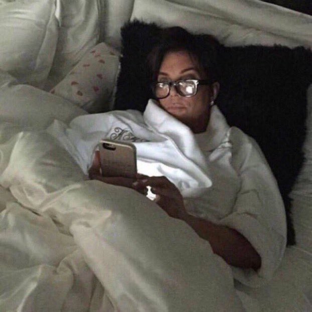 Yellow_Mellow1's tweet image. Me judging the girls outfits every night while I lay in bed like #loveisland