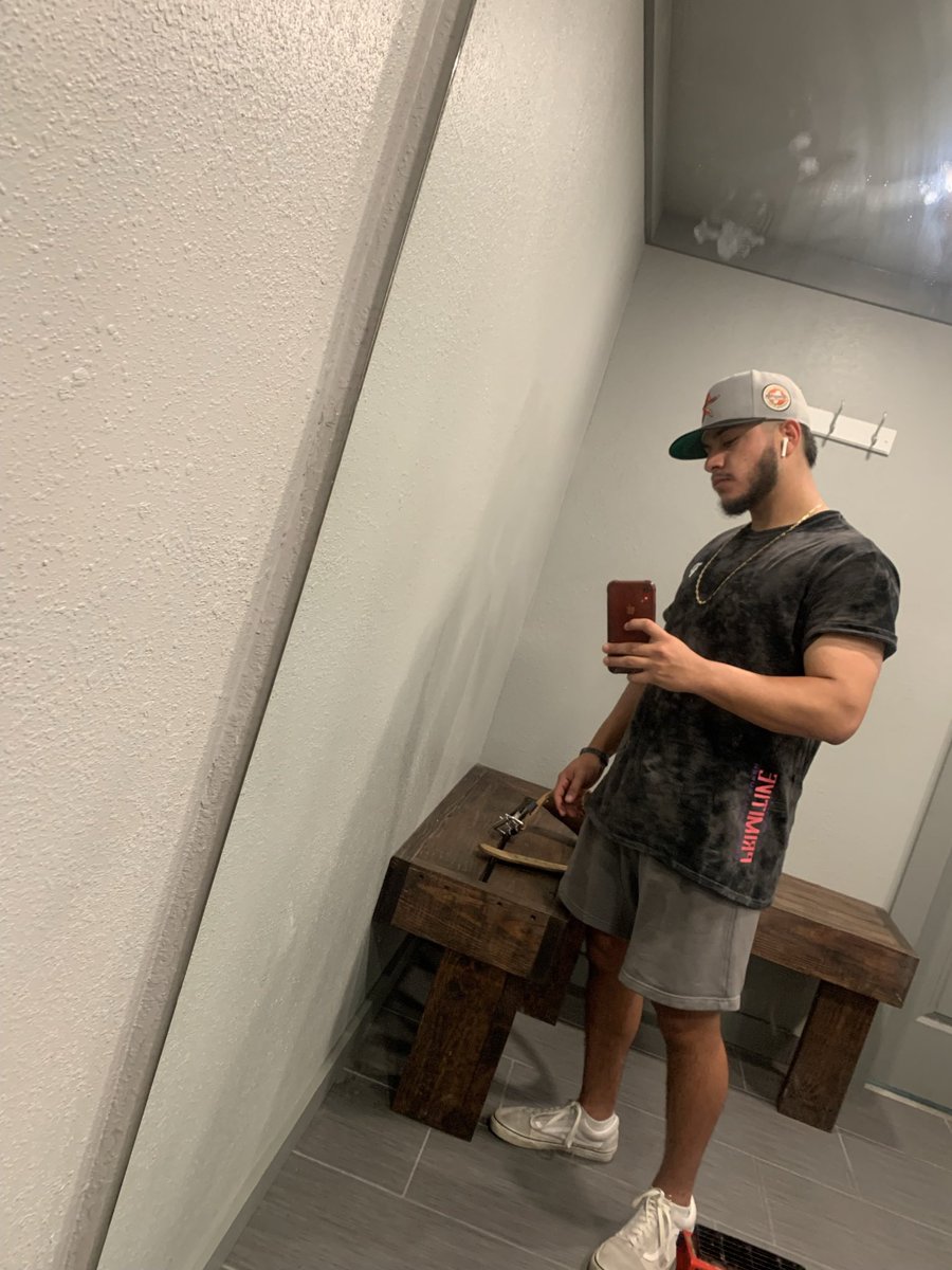 orlandomoreno99's tweet photo. (hats) off if you keeping it real https://t.co/i6uXta0Pip