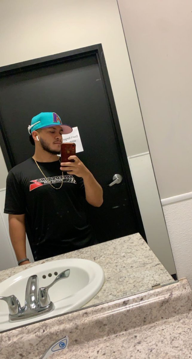 orlandomoreno99's tweet photo. (hats) off if you keeping it real https://t.co/i6uXta0Pip