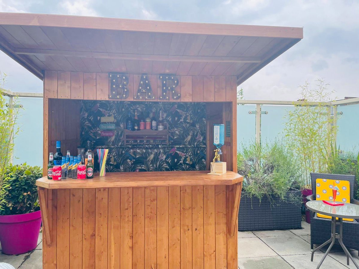 KewHouseCare's tweet photo. Over the past few months @KewHouseCare we have been building up to our company wide competition Hallmark in Bloom. Our Lifestyles Team have organised creative, interesting and meaningful outdoor activities 🦋 🍺 🍓 @NAPAlivinglife @Artsincarehomes #hallmarkinbloom #Wimbledon https://t.co/8YImVw9DqH