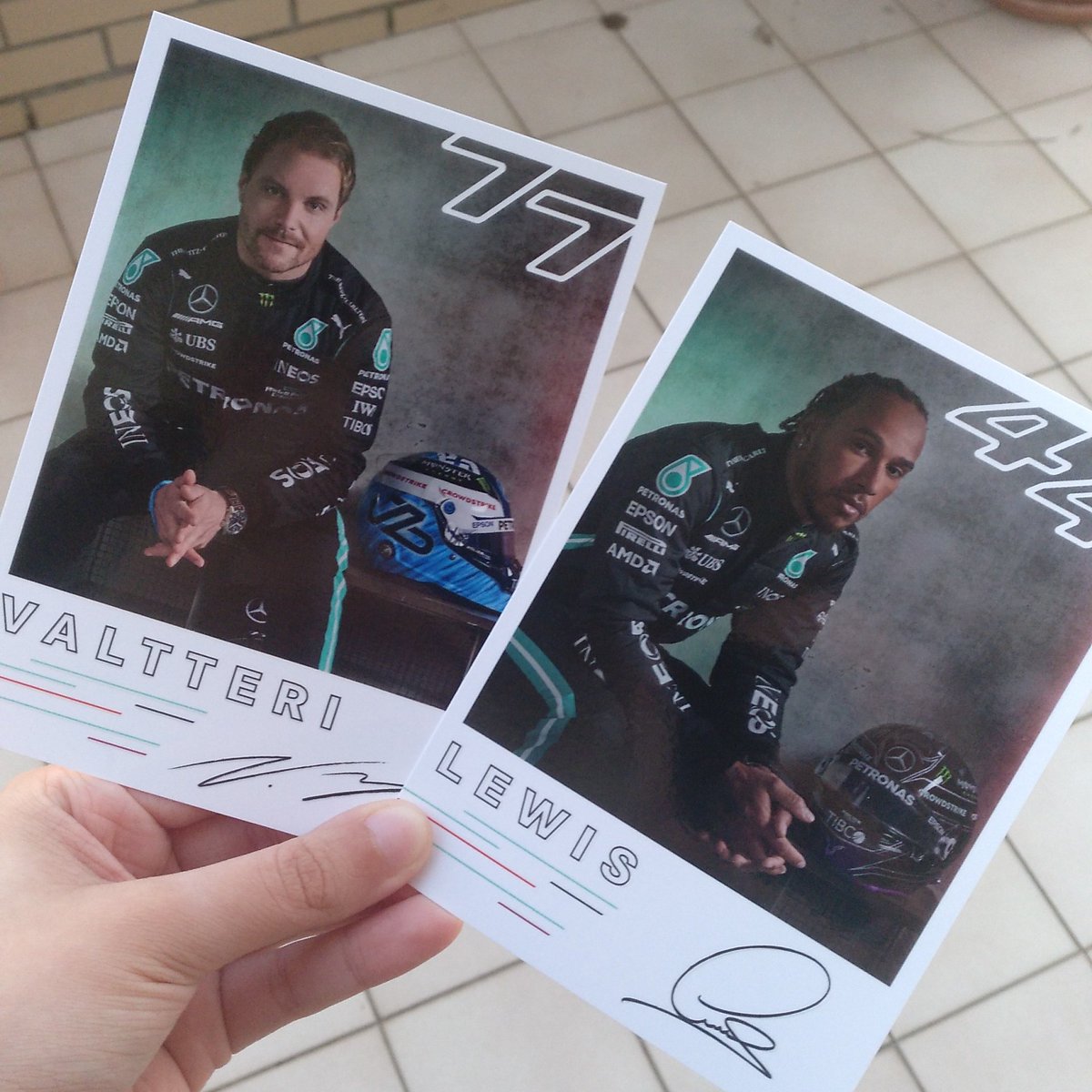 barbara_nunes__'s tweet photo. Look what arrived today!! Thank you so much team 💜💙 Good luck for this week at Silverstone 🖤🖤

@MercedesAMGF1 @LewisHamilton @ValtteriBottas https://t.co/3Wlmtpw4yI