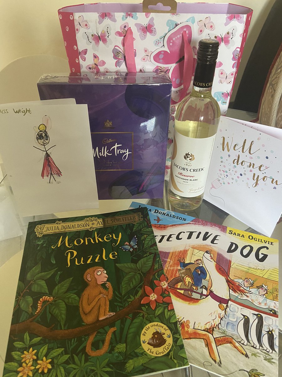 MrsWright_EYFS's tweet photo. An emotional day saying goodbye to my amazing year 2 Gravett class today. Thank you so much to all the wonderful children and staff @LeamingtonPAFHT who made my final placement such a memorable one ❤️ https://t.co/ym2u0BhdSa
