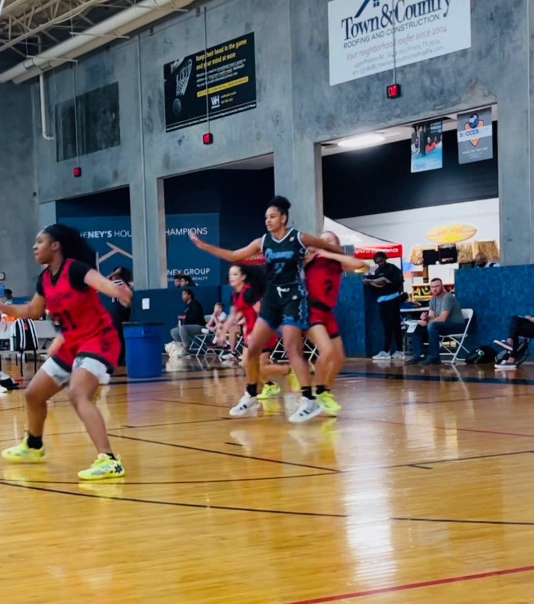 Carter24Avery's tweet photo. I just wanted to give a big THANK YOU to all of the college coaches who made time last week to come watch the Queens 👸🏽 see you in Atlanta soon! https://t.co/8x2hEsjrW0