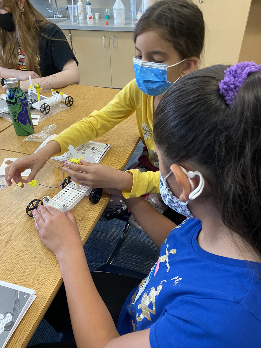 MrsHetzelSMSD's tweet photo. That’s a wrap on @CampInvention day 2! This innovation and engagement could not happen without these amazing instructor’s - @d_alphson and @CokrausLisa - continued energy and commitment. Just look at these campers! 🏎🦗🎙🐥 https://t.co/hljwrDwwzW