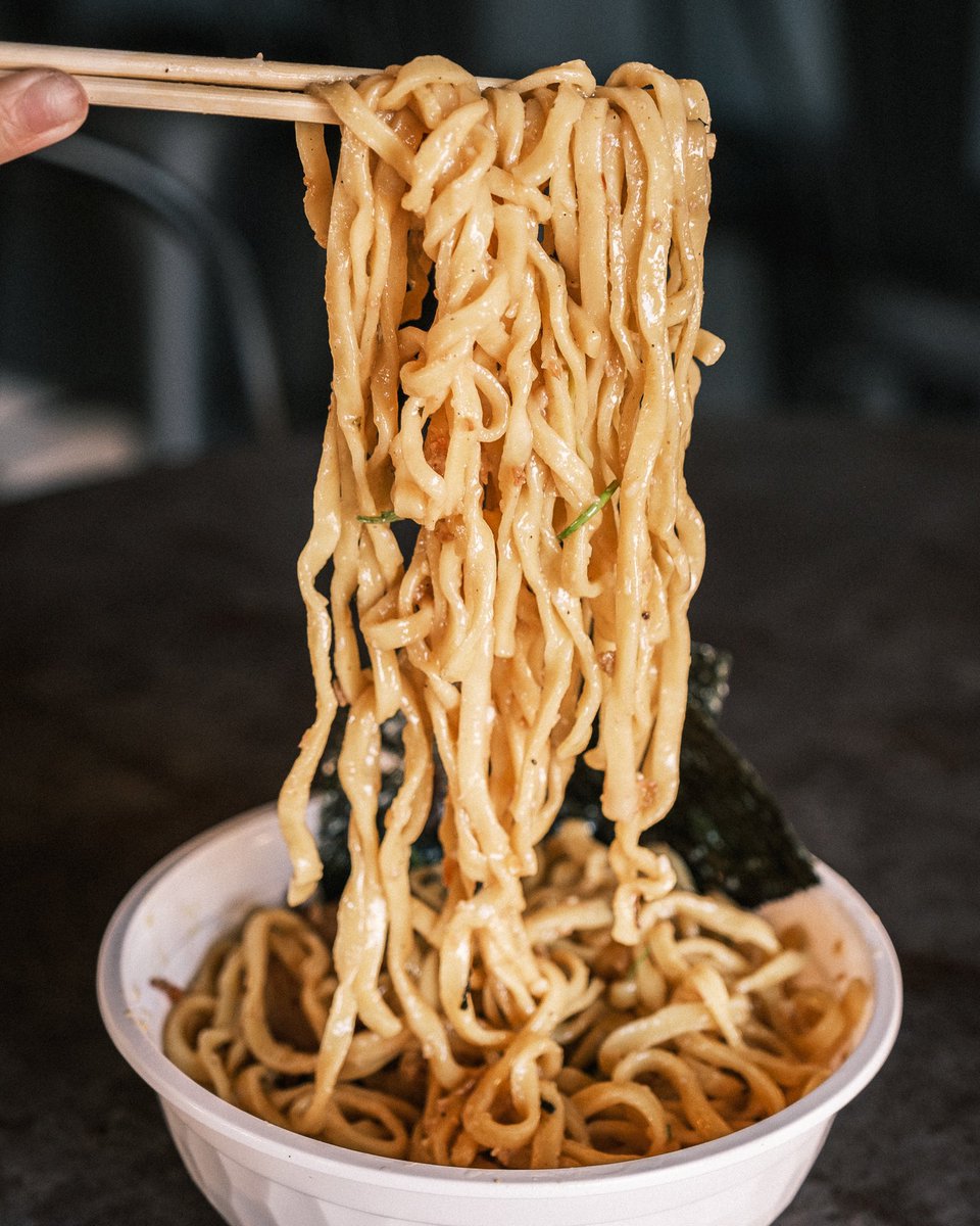 studpham's tweet image. noodle pulls are my favorites photos to take 🍜🤤