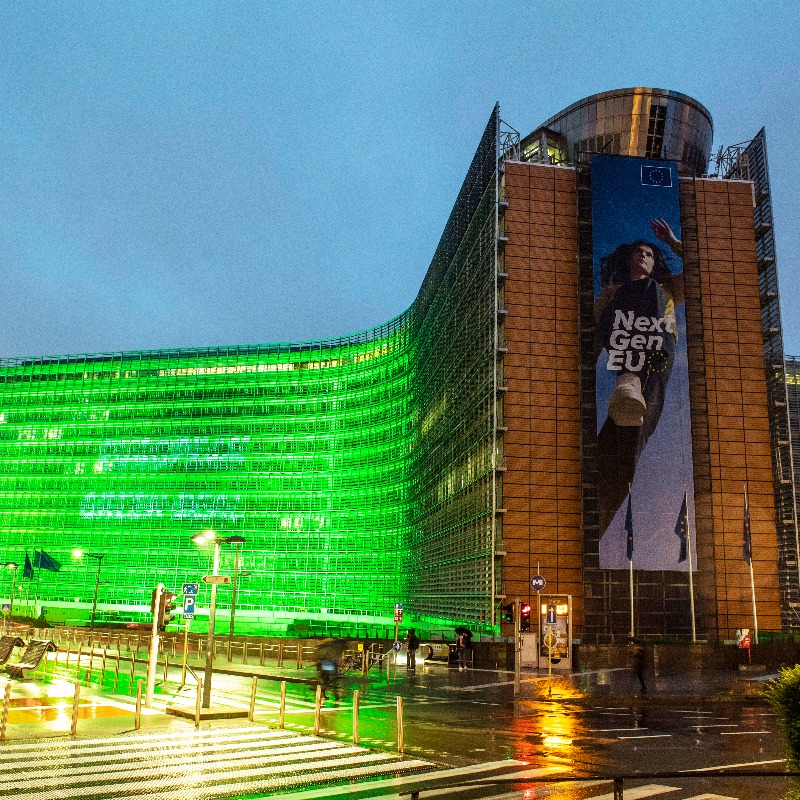 EU_Commission's tweet photo. Europeans have already decided. 
They want to make the EU climate neutral by 2050.

Today, we'll propose a plan to deliver on our targets

🟩 Cut emissions by at least 55% by 2030 while growing &amp; creating jobs

🟩 Ensure a fair &amp; just transition for all Europeans

#EUGreenDeal