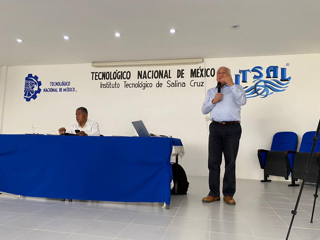 HectorRamirezR_'s tweet image. ¡Participé en la conferencia del @CIIE_ITIstmo para hablar sobre el #ProgramaIstmo!

La apertura y cercanía a los mercados abre una inmensa gama de posibilidades para el #IstmoDeTehuantepec. 

¡Es el momento de poner en operación el #CorredorInteroceánico!

#UnirParaCrear